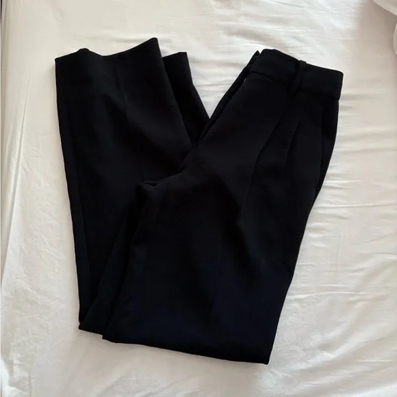 Aritzia The Effortless Pant - Picture 5 of 5